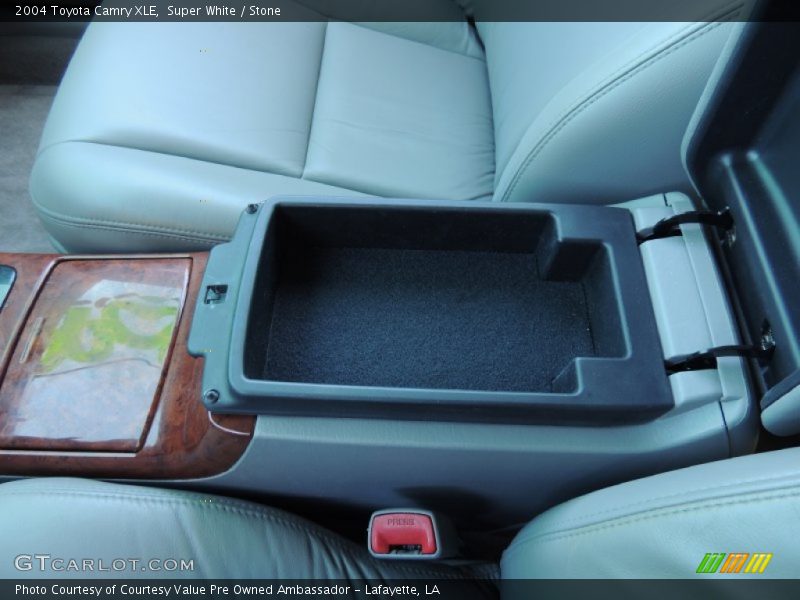 Super White / Stone 2004 Toyota Camry XLE