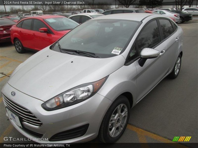 Ingot Silver / Charcoal Black 2014 Ford Fiesta SE Sedan