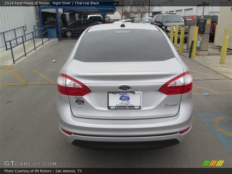 Ingot Silver / Charcoal Black 2014 Ford Fiesta SE Sedan