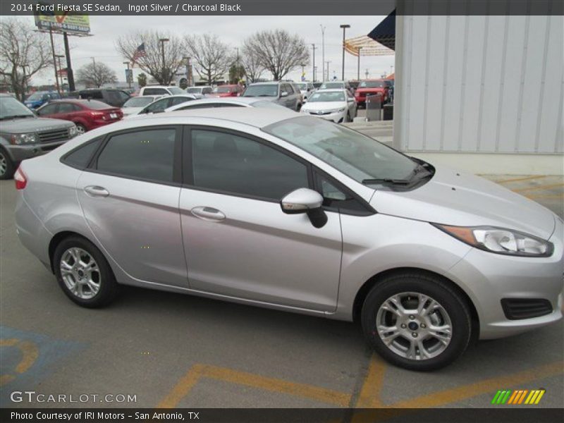 Ingot Silver / Charcoal Black 2014 Ford Fiesta SE Sedan
