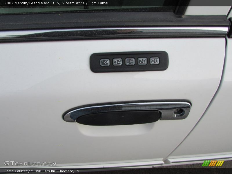 Vibrant White / Light Camel 2007 Mercury Grand Marquis LS