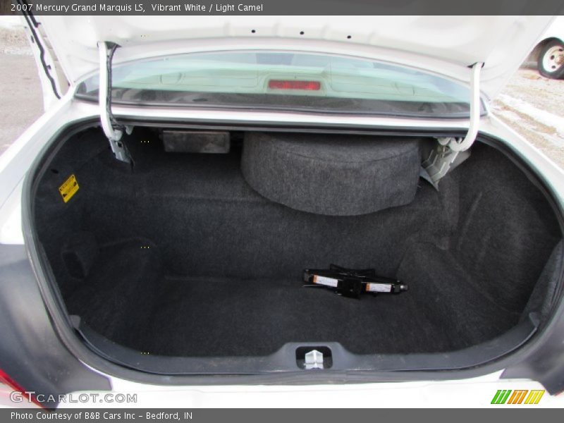 Vibrant White / Light Camel 2007 Mercury Grand Marquis LS
