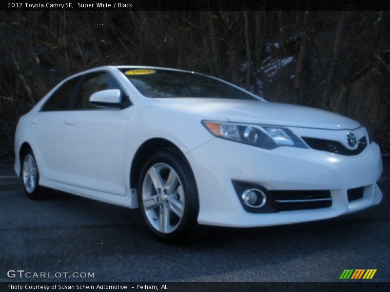 Super White / Black 2012 Toyota Camry SE