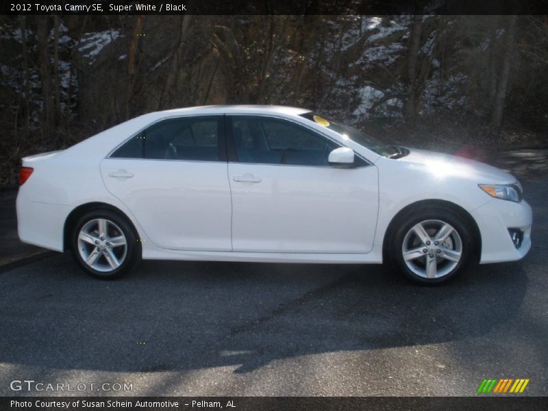 Super White / Black 2012 Toyota Camry SE