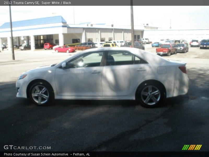 Super White / Black 2012 Toyota Camry SE