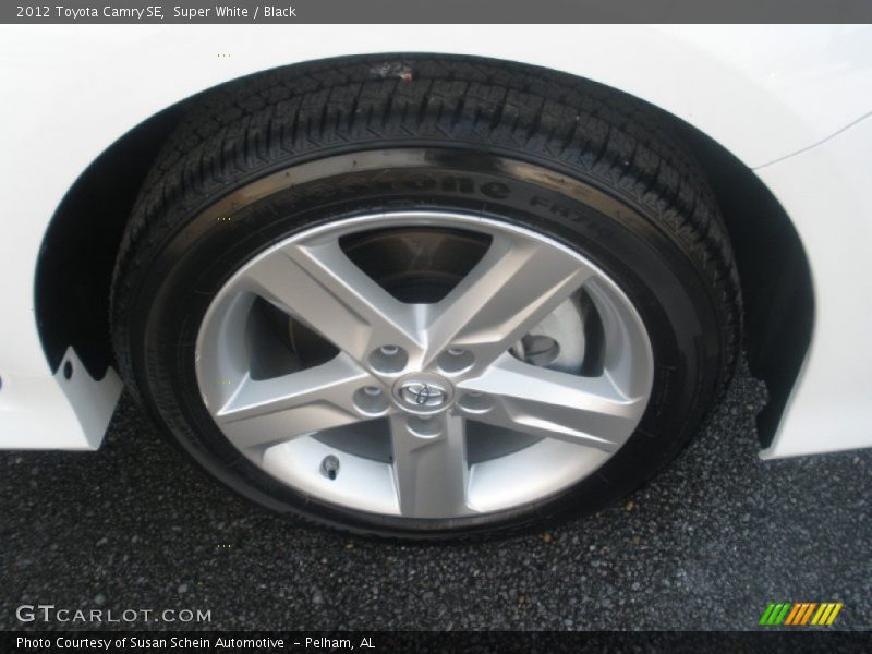Super White / Black 2012 Toyota Camry SE