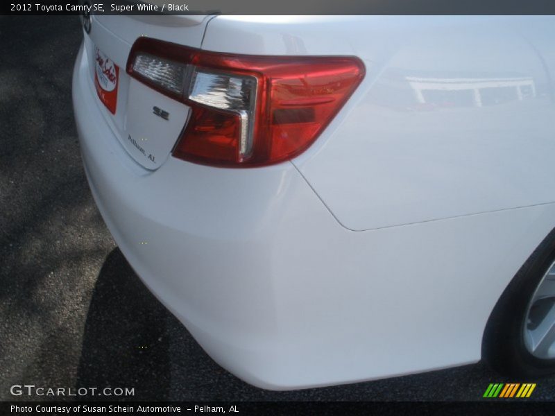 Super White / Black 2012 Toyota Camry SE