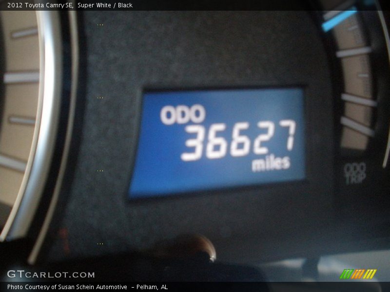 Super White / Black 2012 Toyota Camry SE