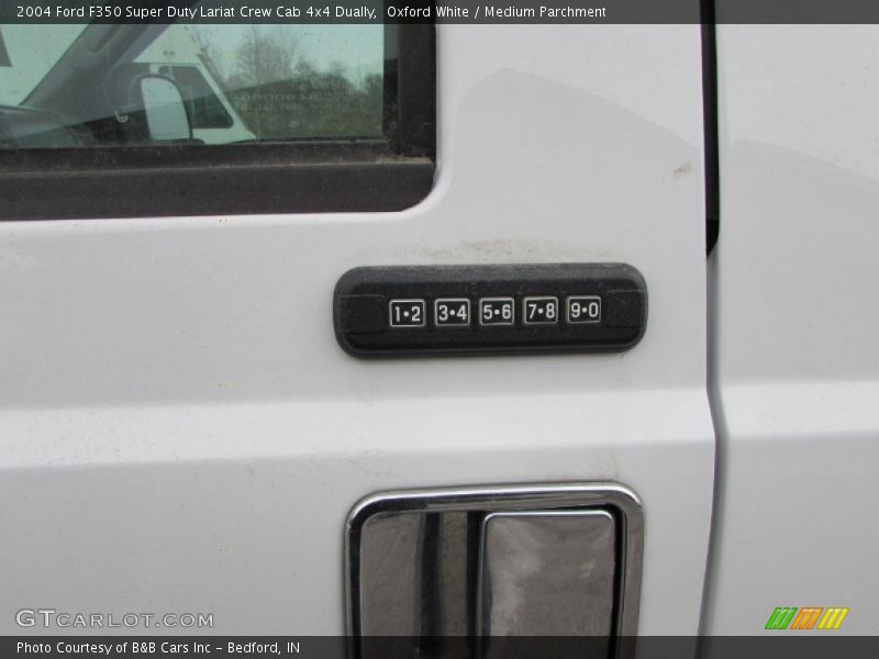 Oxford White / Medium Parchment 2004 Ford F350 Super Duty Lariat Crew Cab 4x4 Dually