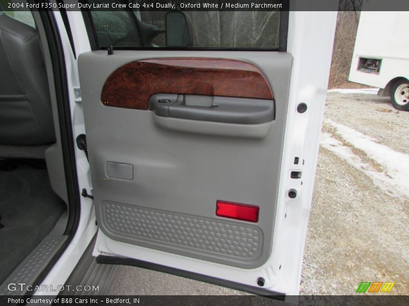 Oxford White / Medium Parchment 2004 Ford F350 Super Duty Lariat Crew Cab 4x4 Dually