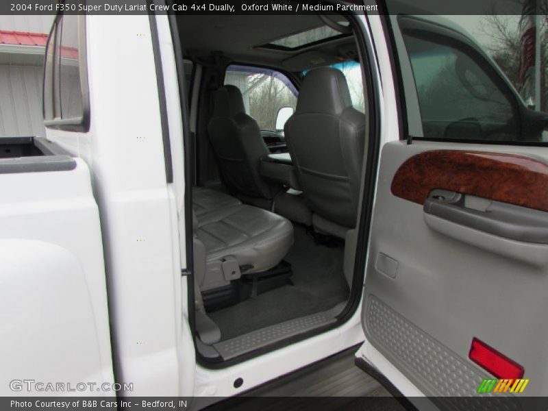 Oxford White / Medium Parchment 2004 Ford F350 Super Duty Lariat Crew Cab 4x4 Dually