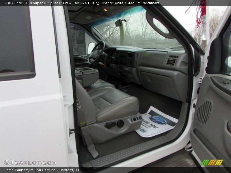 Oxford White / Medium Parchment 2004 Ford F350 Super Duty Lariat Crew Cab 4x4 Dually