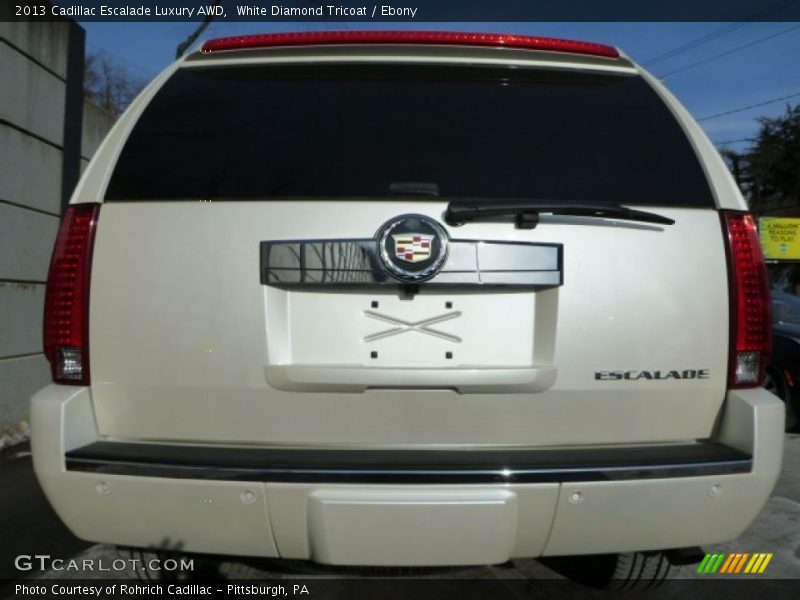 White Diamond Tricoat / Ebony 2013 Cadillac Escalade Luxury AWD