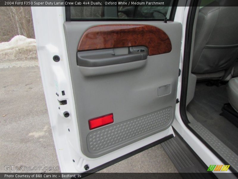 Oxford White / Medium Parchment 2004 Ford F350 Super Duty Lariat Crew Cab 4x4 Dually