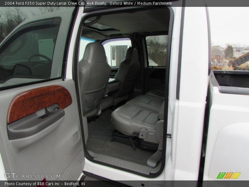 Oxford White / Medium Parchment 2004 Ford F350 Super Duty Lariat Crew Cab 4x4 Dually