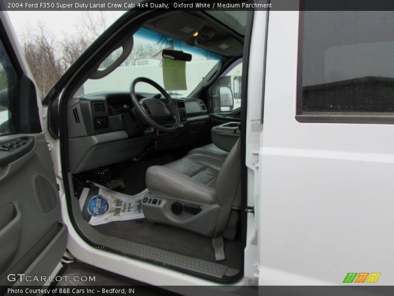 Oxford White / Medium Parchment 2004 Ford F350 Super Duty Lariat Crew Cab 4x4 Dually