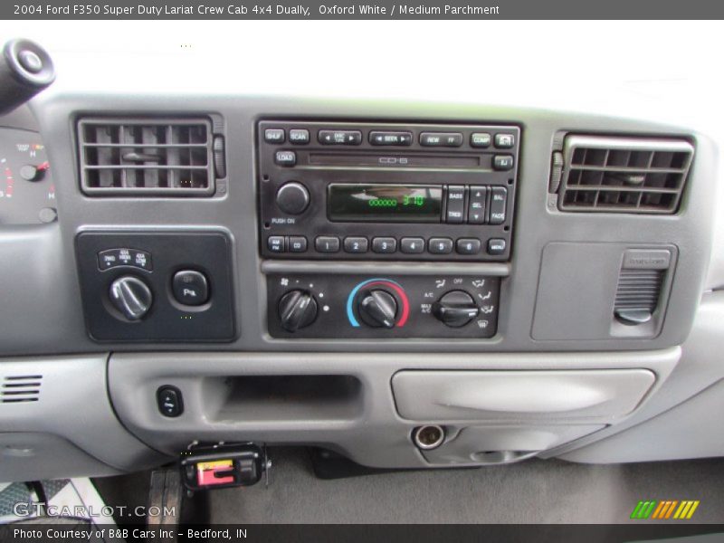 Oxford White / Medium Parchment 2004 Ford F350 Super Duty Lariat Crew Cab 4x4 Dually