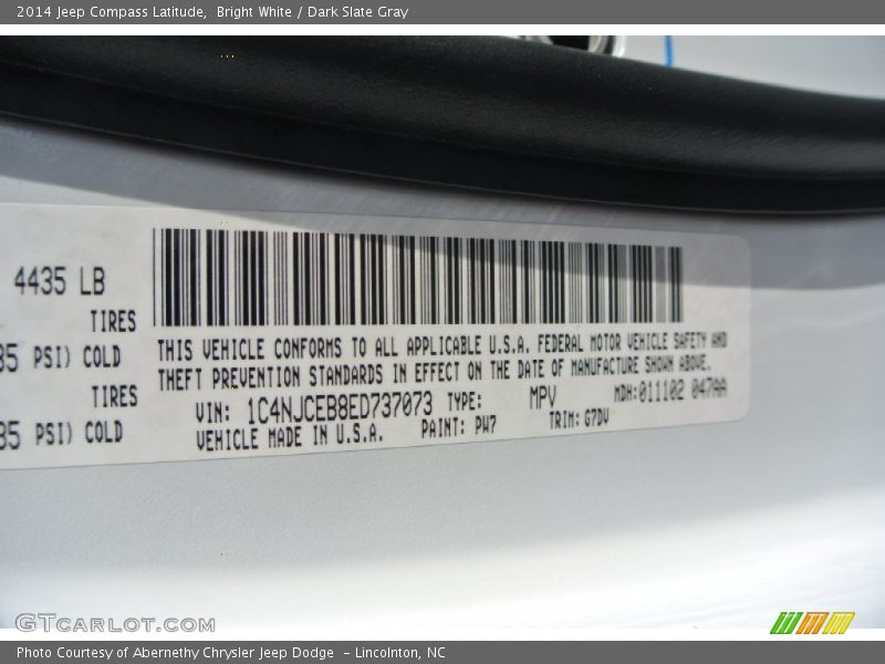 Bright White / Dark Slate Gray 2014 Jeep Compass Latitude