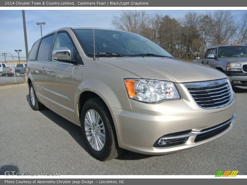 Front 3/4 View of 2014 Town & Country Limited