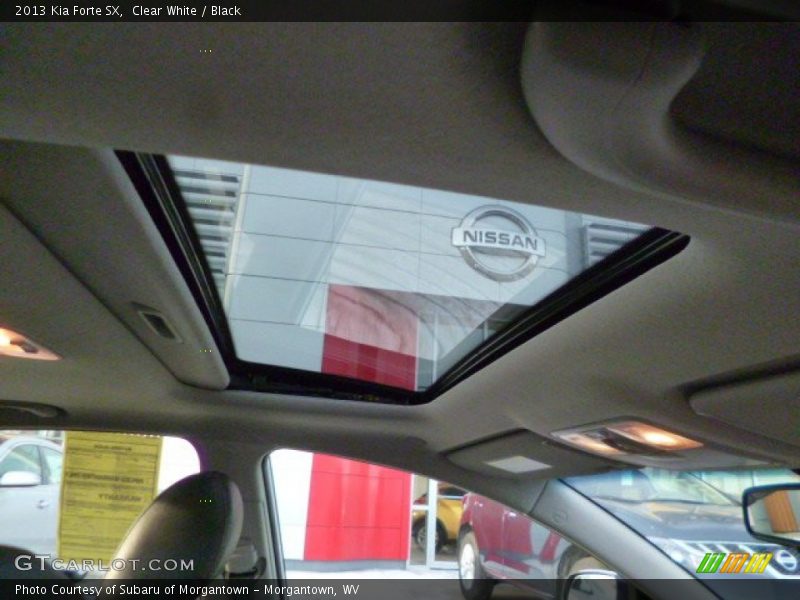 Clear White / Black 2013 Kia Forte SX