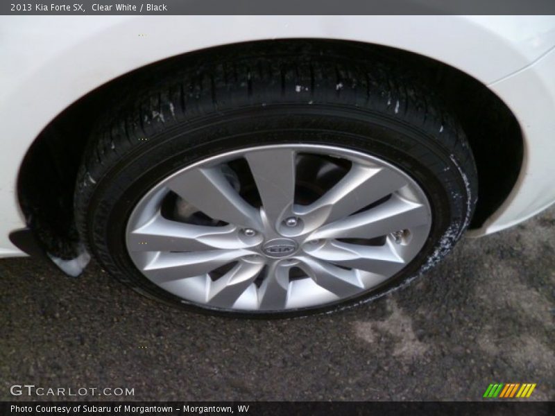 Clear White / Black 2013 Kia Forte SX