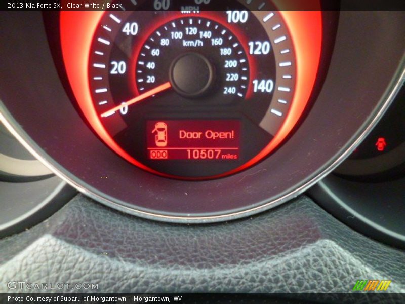 Clear White / Black 2013 Kia Forte SX