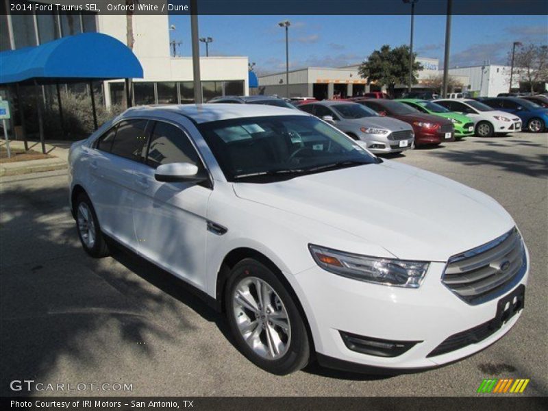 Oxford White / Dune 2014 Ford Taurus SEL