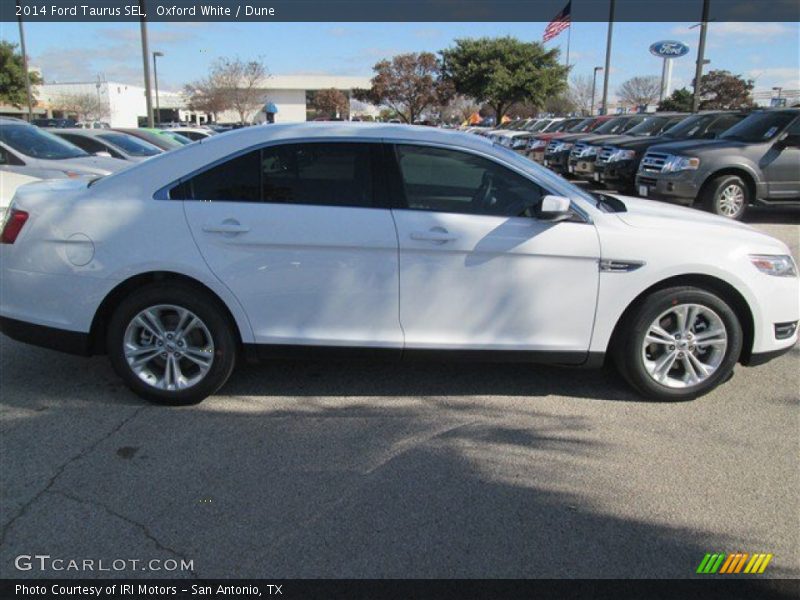 Oxford White / Dune 2014 Ford Taurus SEL