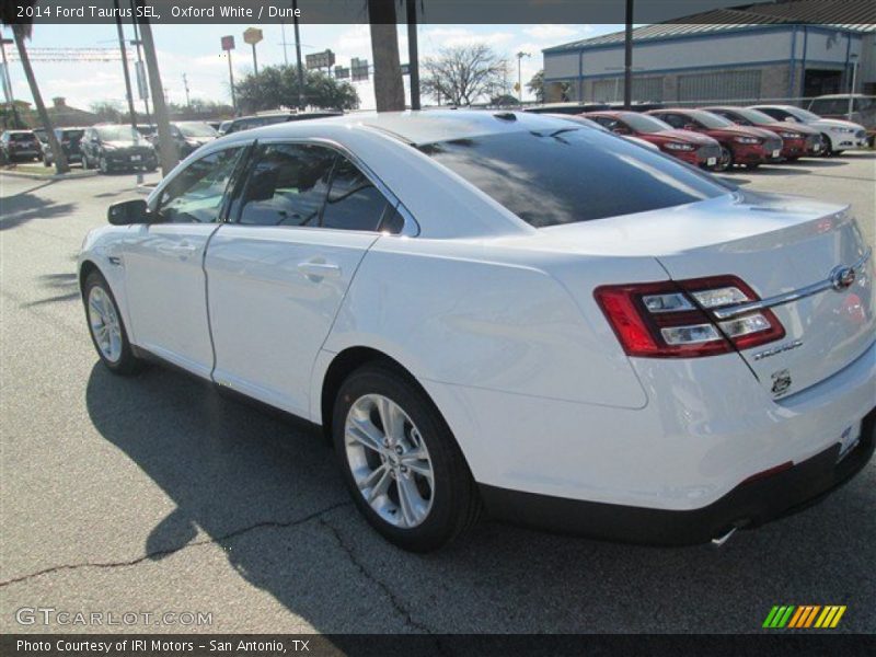Oxford White / Dune 2014 Ford Taurus SEL