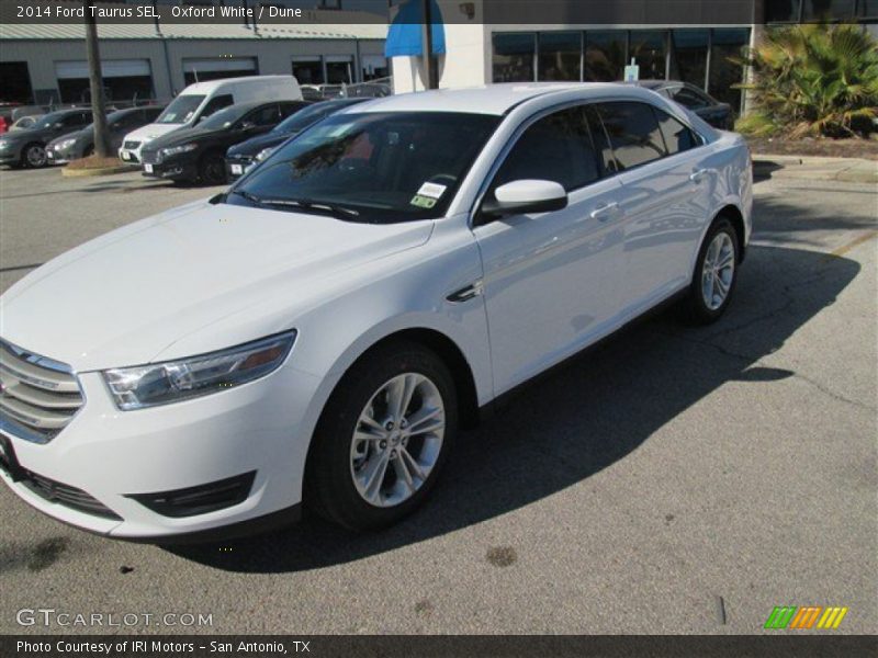 Oxford White / Dune 2014 Ford Taurus SEL