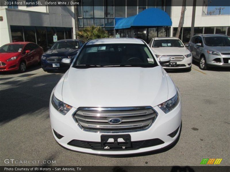 Oxford White / Dune 2014 Ford Taurus SEL