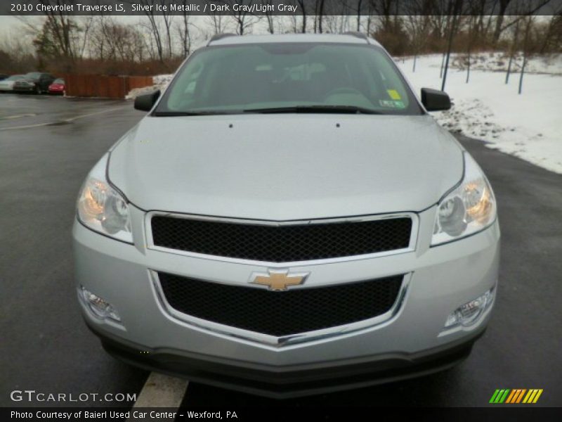 Silver Ice Metallic / Dark Gray/Light Gray 2010 Chevrolet Traverse LS