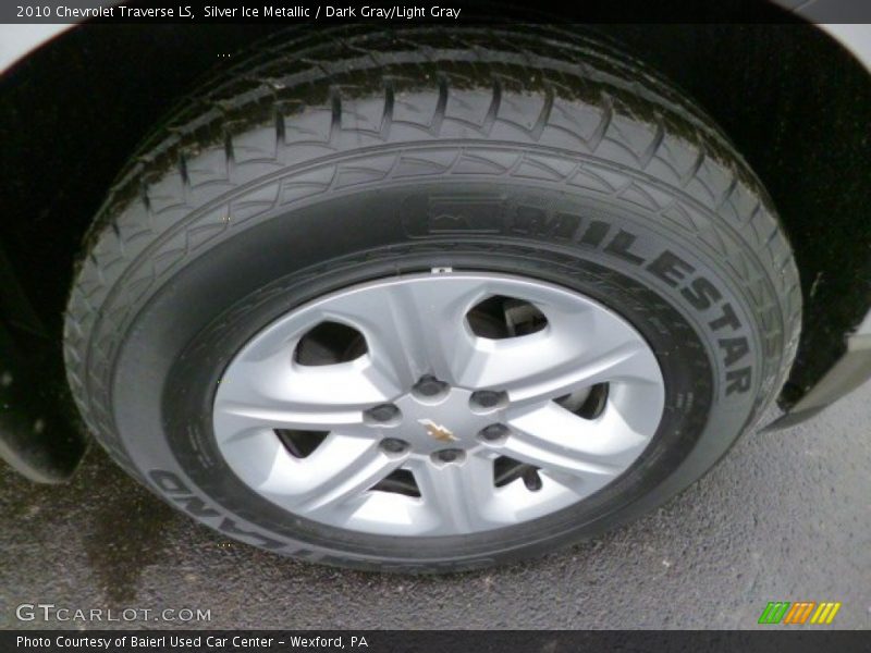 Silver Ice Metallic / Dark Gray/Light Gray 2010 Chevrolet Traverse LS