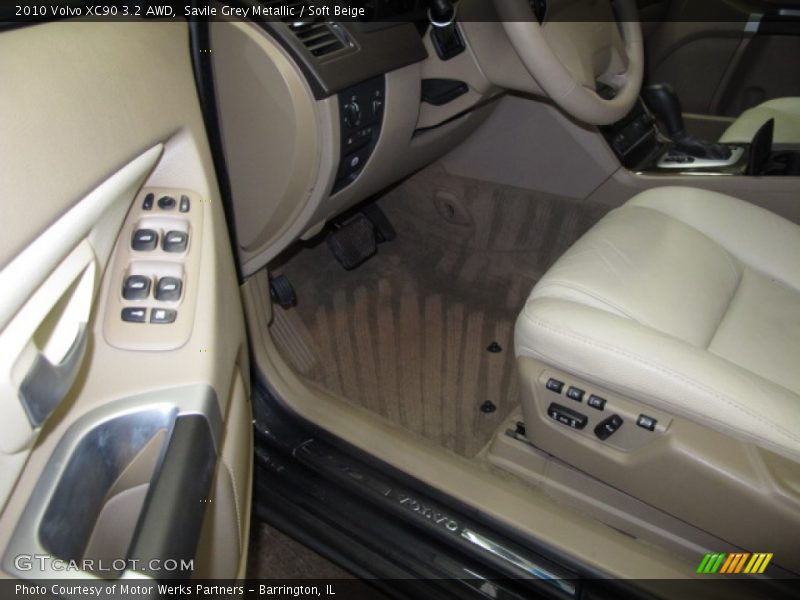Savile Grey Metallic / Soft Beige 2010 Volvo XC90 3.2 AWD