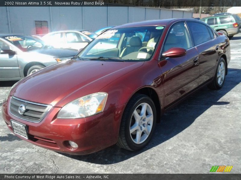 Nouveau Ruby / Blond Beige 2002 Nissan Altima 3.5 SE
