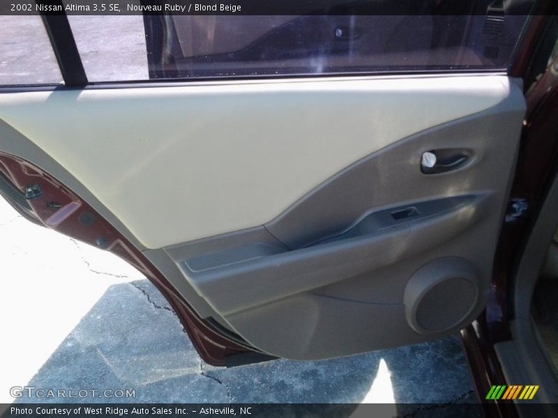 Nouveau Ruby / Blond Beige 2002 Nissan Altima 3.5 SE