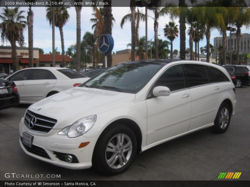 Front 3/4 View of 2009 R 350 4Matic