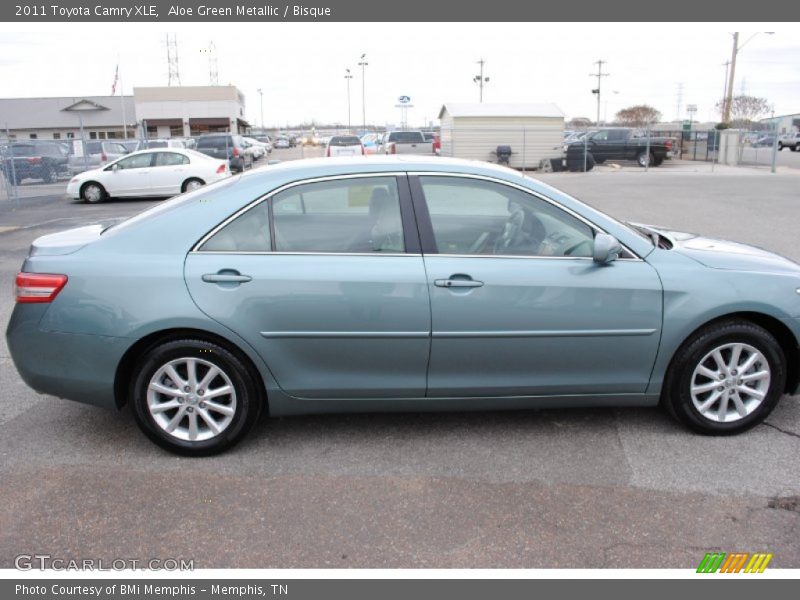 Aloe Green Metallic / Bisque 2011 Toyota Camry XLE