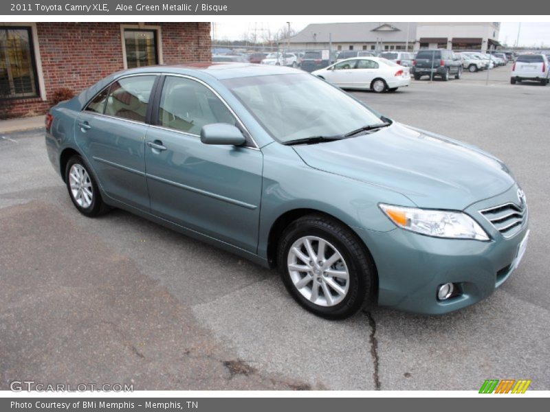 Front 3/4 View of 2011 Camry XLE