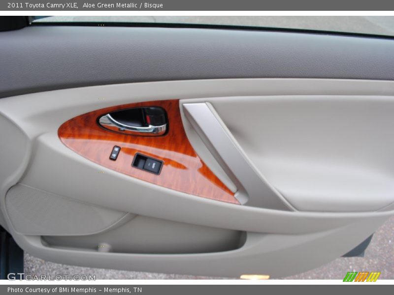 Aloe Green Metallic / Bisque 2011 Toyota Camry XLE