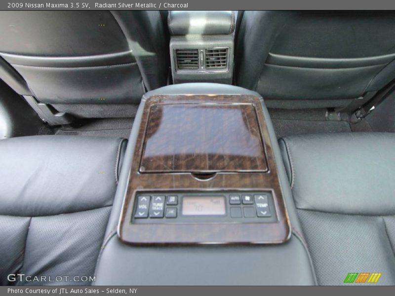 Radiant Silver Metallic / Charcoal 2009 Nissan Maxima 3.5 SV