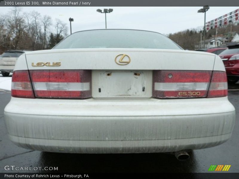 White Diamond Pearl / Ivory 2001 Lexus ES 300