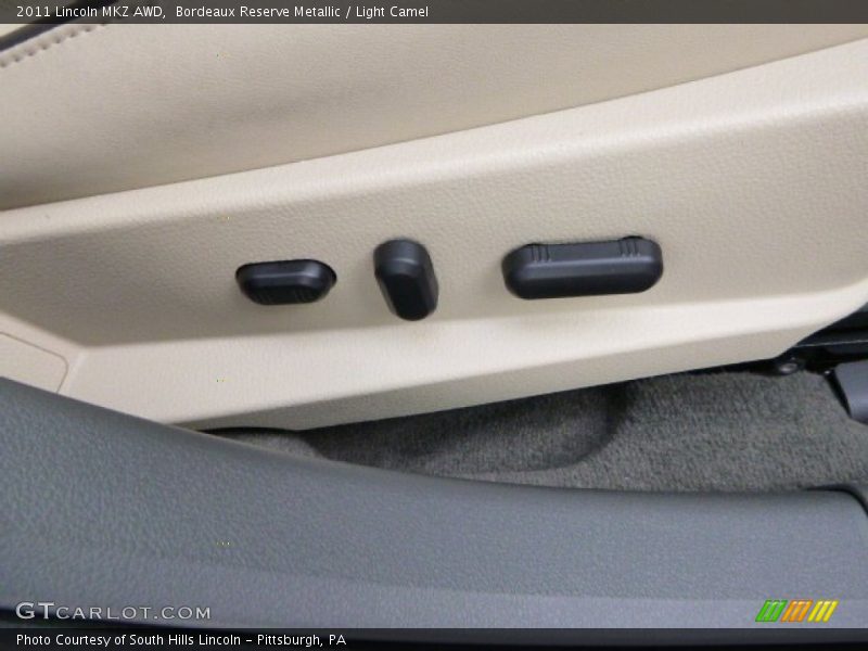 Bordeaux Reserve Metallic / Light Camel 2011 Lincoln MKZ AWD