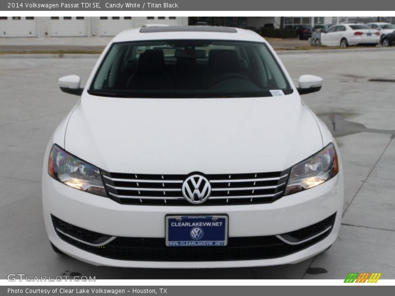 Candy White / Titan Black 2014 Volkswagen Passat TDI SE