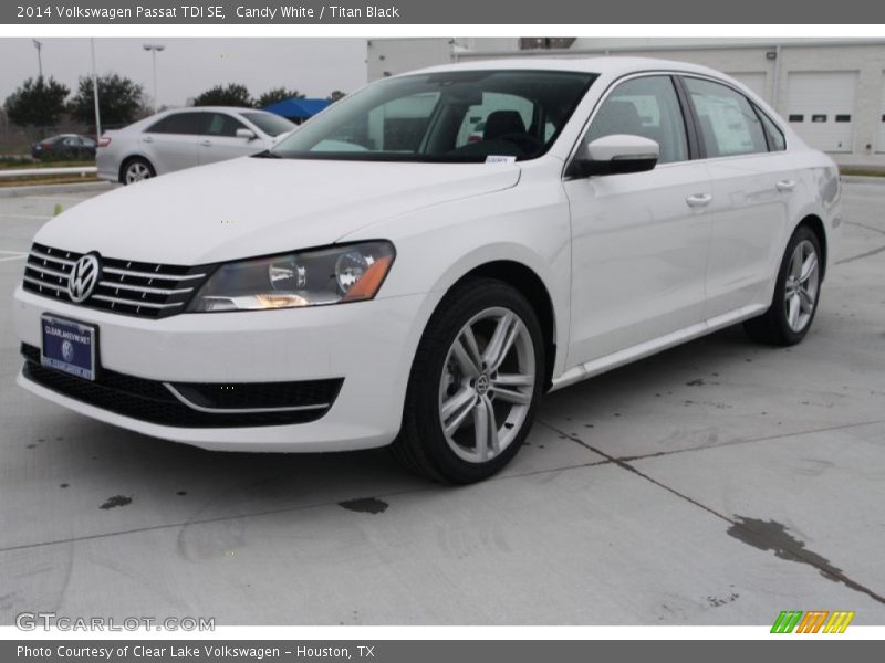 Candy White / Titan Black 2014 Volkswagen Passat TDI SE