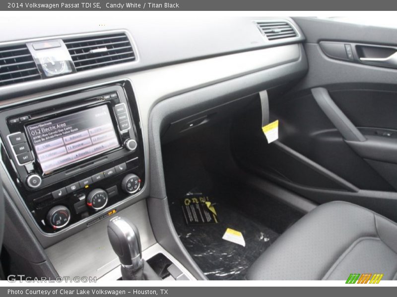 Candy White / Titan Black 2014 Volkswagen Passat TDI SE