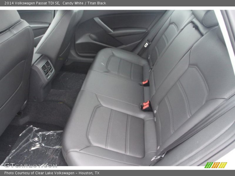 Candy White / Titan Black 2014 Volkswagen Passat TDI SE