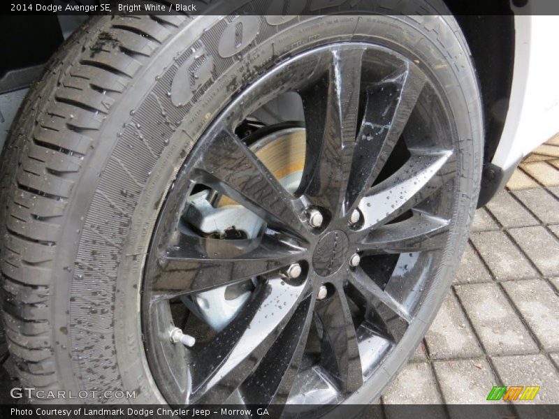 Bright White / Black 2014 Dodge Avenger SE