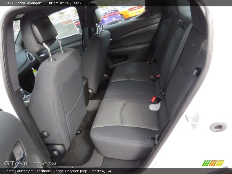Bright White / Black 2014 Dodge Avenger SE