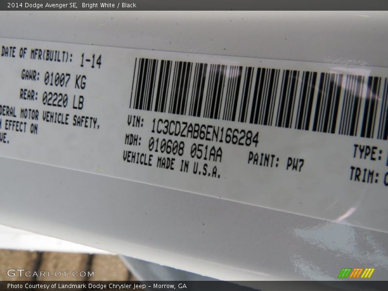 Bright White / Black 2014 Dodge Avenger SE